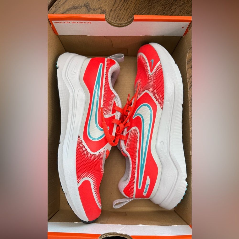 Nike Cosmic Runner Bright Crimson-Dusty Cactus Size 5Y or 6.5 Women NIB